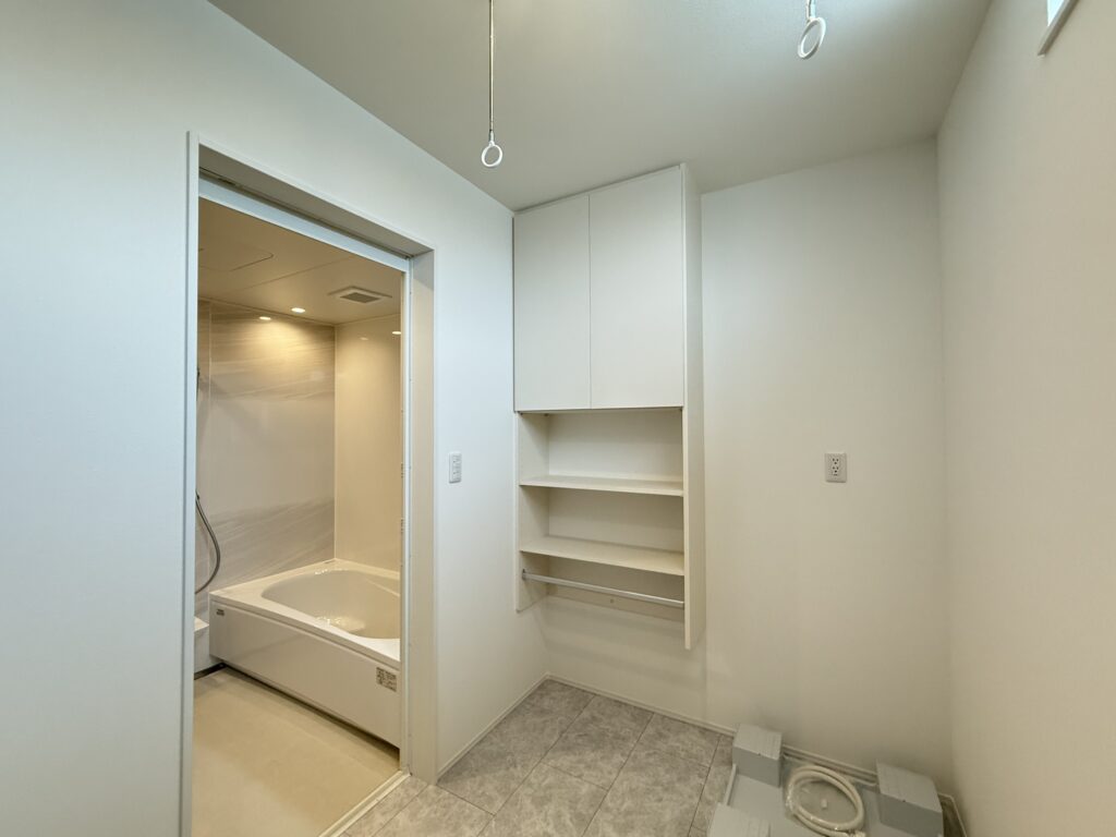 ホスクリーン付きの洗面脱衣室