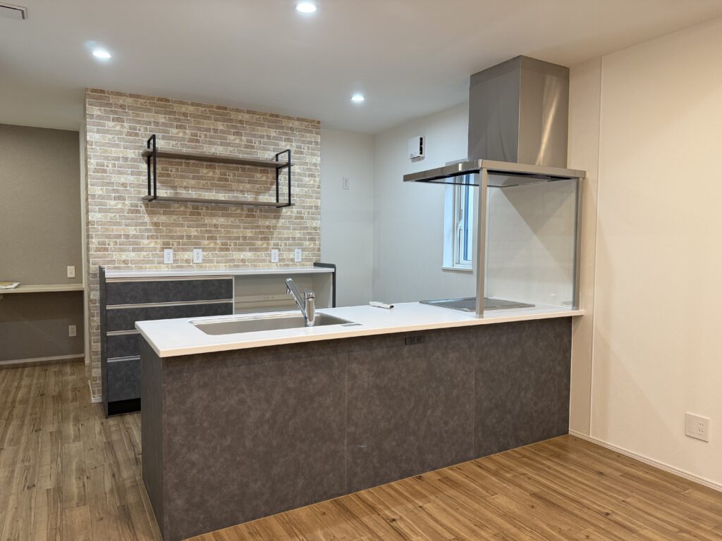 収納が充実した対面キッチン