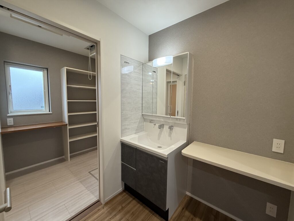 カウンター付き洗面所