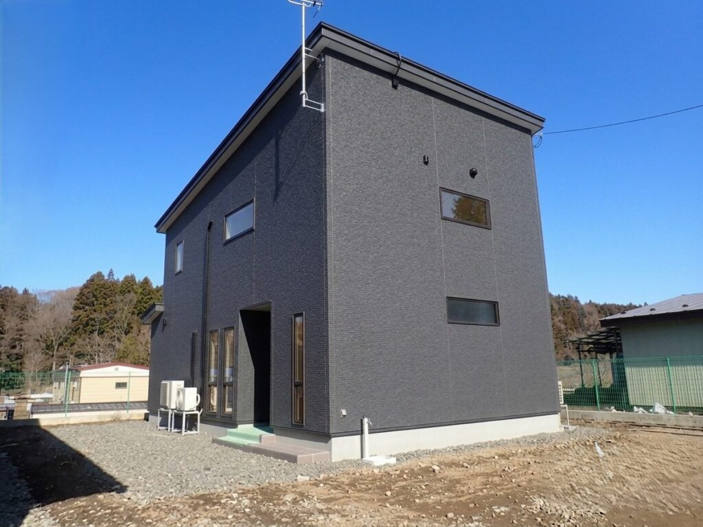 スタイリッシュな黒い外観